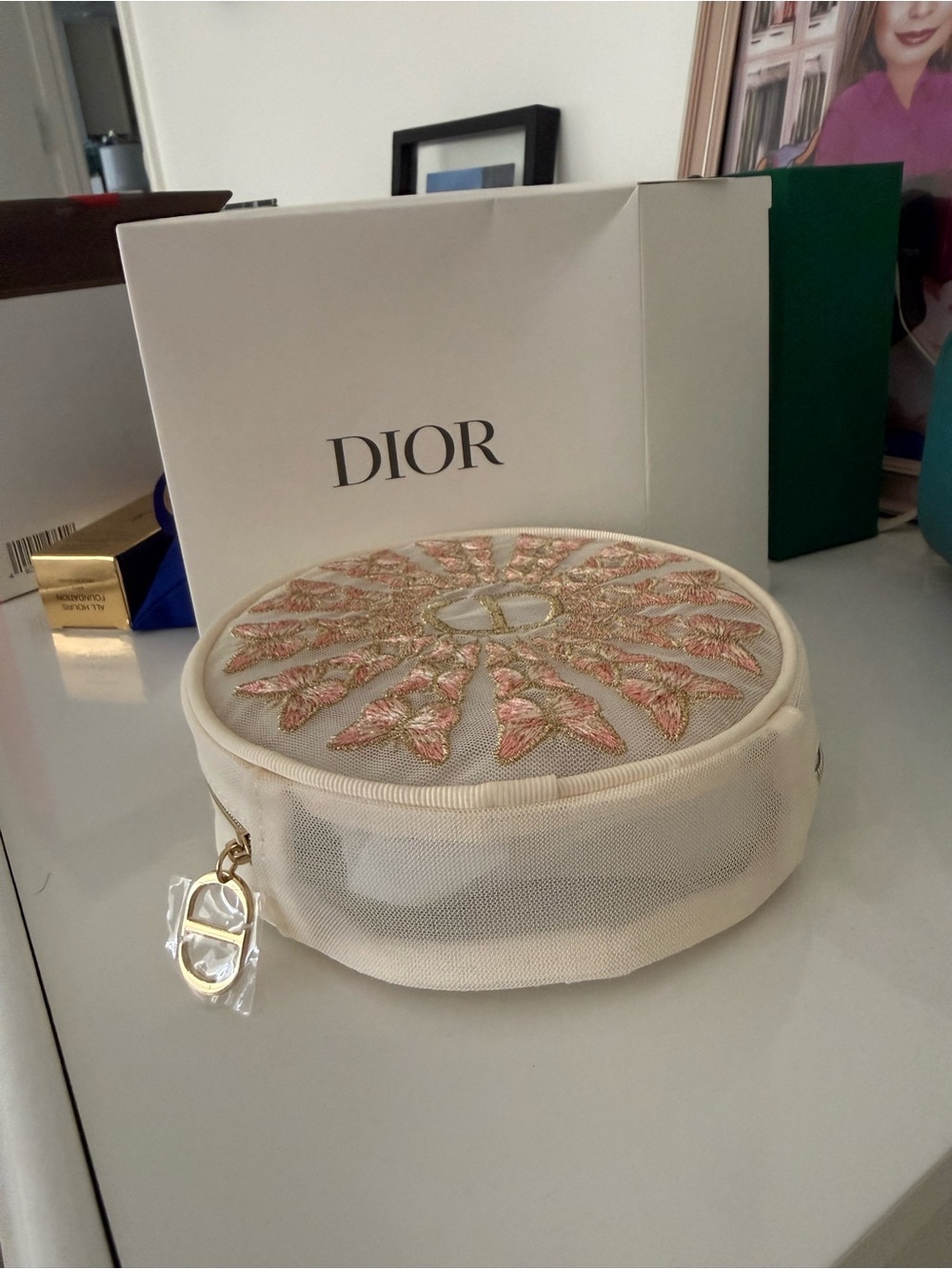 Mother’s Day Dior Round Mesh Cosmetic Pouch in Cream & Gold, Limited Edition - Picture 3 of 4